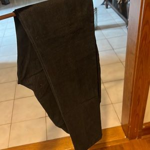 Black stretchy pants that looks like jeans but is not.
